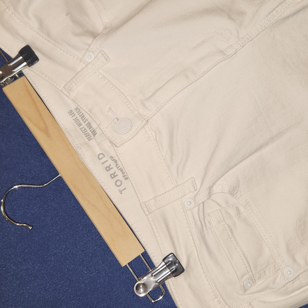Torrid Women's White Jeans - Picture 2 of 7